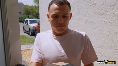 Vivian Taylor: Neighbor Gets Cock – Big Booty Fun